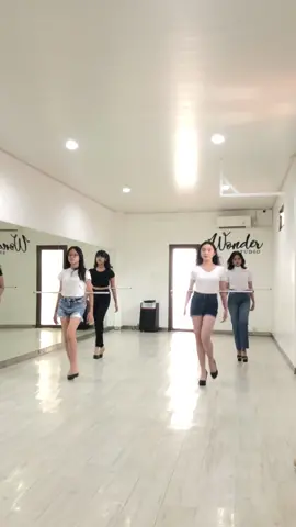 PROFESSIONAL CLASS | Coach : Miss Inez | Info open class bisa hubungi via DM dan WA : +62 817-7025-4574 | #modeling #modellingschool #cimahi #bandung #modelingbandung #modelingcimahi #fyp 