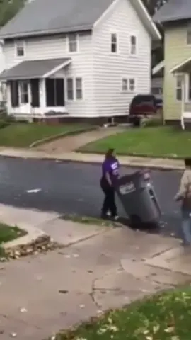 neighbor dispute over trash cans.  #trashcans #trash #neighbors #neighbor #duspute #disagreement #friendlyneighbors #publicfreakout #fyp 