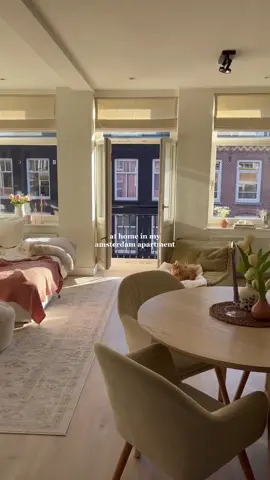 I love being home too much 💘 #apartmenttour #apartmentinspo #apartmentdecor #colourfulinteriors 