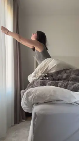 Resetting my life #dayoff #balletteacher #teacherdayoff #resetroutine #laundryday #apartmentcleaning #cleanwithme 