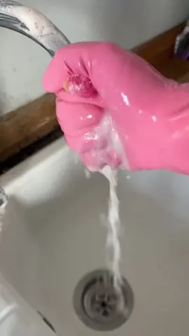 is it just sad to find soapy cleans relaxing #cleaningasmr #asmr #relaxingasmr #originalsound #glovetok #rubbergloves #pinkwednesday #pinkstuff #pinkstuffpaste #aestheticcleaning #aestheticsounds #satisfyingcleans #cleaningmotivation #cleaningmotivationwhenoverwhelmed 