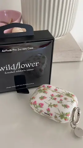 unbox my new airpod case with me 💕 @wildflowercases #wildflowercases #pinkpeony #airpodcase #airpodpro 