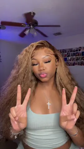 SUPER CUTE 26in Honey Blonde Water Wave Highlighted wig from @juliahair.com Lace blends in so well! #juliahair #juliahairwig Discount code: “TIKTOK” for 23% OFF! LINK IN BIO💗💗