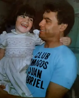 Ha Llegado Un Ángel 👼🏻🤍 Por cierto un dato: la niña de la foto es Luisa María 🥰 #juangabriel #eldivodejuarez #divo #eldivo #elrey #juangabrielcanciones #juanga #juangabrielmusic #juangabrieleldivodejuarez #juangabriel✨ #tiktok2023  #foryou #fpyシ #parati #sigueme #mexico #elrey #foryourpage #fypage #trending #tendencia #viral #pyt #fypシ゚viral #viralvideo #viraltiktok #trending #Love #comparte #letras #sigueme #followme #amor #influencer #losduo3 #mexicantiktok #tiktok 