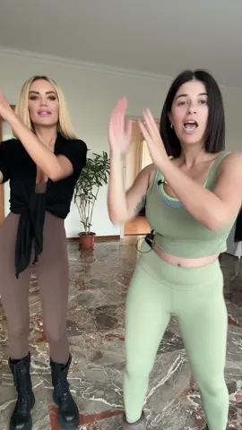 I primi passi di danza di Elena 😁daje 🙌🏻