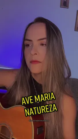 Você já olhou com gratidão para sua história? Já se pegou tentando entender tudo o que aconteceu, e por muitas vezes perdeu o sentido? Já sentiu que devia ter feito tudo diferente?  Mas, também já agradeceu por ter sido sustentado por Deus, diante de todas as circunstâncias e chegar até o hoje com tantas experiências que só você poderia ter vivido? Eu te convido, neste momento, a fechar seus olhos e ouvir essa música, entregando sua vida nas mãos de Deus. “Porque dele e por ele são todas as coisas.” 🕊️🤍