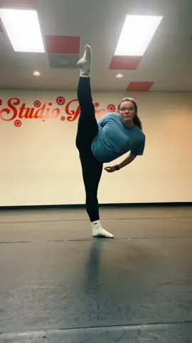 BOW!!!!! 💫✨👏🏻 #dancestudio #technique #dancer #class #forfun #foryou #thedanceattic