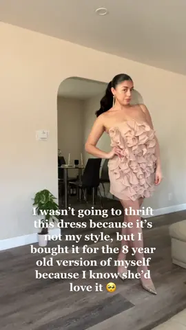 I wasn’t going to thrift this dress because it’s not my style but then I thought about it and little me would die over this dress so I bought for her 🥺🎀  #innerchild  #fashiontiktok #latinafashionblogger #latinafashioncontentcreator #fashiontok #latinainfashion #latinafashioninfluencer #latinafashioncreator 