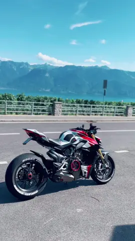 Ducati Streetfighter V4S Corse Édition #ducati #motorcyclemadness #streetfighterv4 #bike #moto #motorcycle #trend #custombike #throttletherapy 