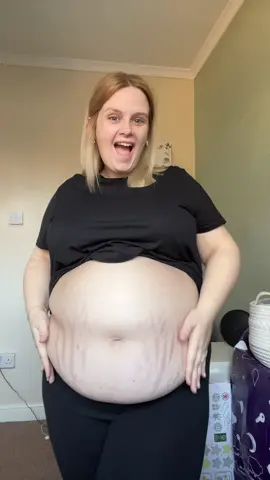 and a baby thats pushing it all around 😂 #selflovefirst #selfloveclub #pregnancycravings #pregnantlife #bbump #plussizepregnancy 