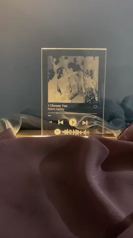 Our bestseller! 🤩 📌customized LED lamp Your favorite photo + the song you walked down the aisle to or just any song that you love, turned into a sentimental and functional gift! 🥰😍🥹 #wanderlandcs #wanderlandcreativestudio #ledlamp #customized #customizedgift #spotify #functional #meaningful #acrylic #acrylicengraved #bestseller #giftideas #forhim #forher #arts #theadventurecontinues #engravedproducts 