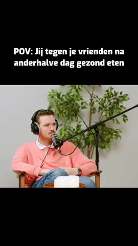 Wanneer je maat die nooit gezond eet er ineens verstand van heeft. #sportschool #sporten #fit #gezondheid #gezond #afvallen #voeding #Fitness #krachttraining #motivatie 
