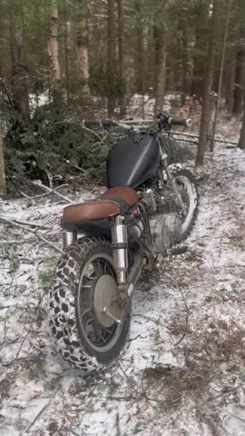 🔧⚙️Built not bought☠️🖤 #1982 #yamaha #xj750 #maxim #offroad #motorcycle #scrambler #dirtbike #straightpiped #atvtrails #builtnotbought #fyp #funnyvideos #ridiculousdumoulinz 