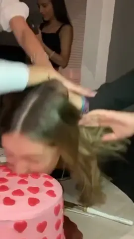 🎂 Birthday Cake Fail! #fyp #fypシ #funnyvideos #birthdayparty 