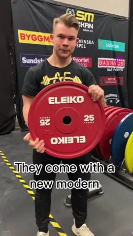 New @eleikosport plates 🤓 Tag a lifting nerd who loves calibrated plates 👇 📱 Download the AE Power App - aepower.programs.app (in bio) - 20 training programs 💪 - Track your training📈 - Macro friendly recipes - “AEpower” gives you 50% discount on your first month 👍 🔹Velocity based training: 10% “10AE” @vitruvefit 🔹Best Food Log ever: “AEpower” 2 weeks trial @macrofactor 🔹Nutrition/Supplements: @tyngre @nocco 🔹Coach: @miketuchscherer 🔹Equipment: @sbdapparel  #aepower #aeperformanceteam #tyngre #nocco #barebells #powerlifting #squat #benchpress #deadlift #powerliftingmotivation #gymmetsthlm #sbdapparel #kingofthelifts #reactivetrainingsystems #macrofactorapp 