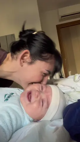 Attenzione questo contenuto contiene sorrisi contagiosi 🫶🏻❤️ #baby #babylove #cuddles #laugh #babylaughing #happierthanever #Love #mum #mumlife 