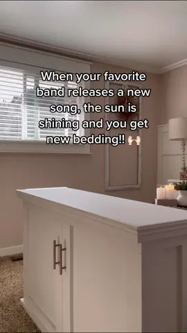 Its a good day for a good day!! @depechemode #ghostsagain #bedroomdesign #itsagoodday #interiordecor #homedecor 