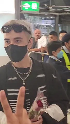 Welcome to Thailand 🇹🇭 Quang Hùng MasterD มาพร้อมผมทรงใหม่เลย หล่อมาก 😚😘  #10022023 #นักร้องเวียดนามน่ารัก  #QuangHungMasterD #muzik 