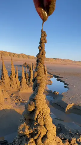 Finally the wind died down a bit . I probably stayed to long but i had fun.  #satisfying #oddlysatisfying #sandart #sand #sandvideo #sandsculpture #kineticsand #asmrvideo #asmrcommunity 