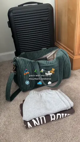 pack with meeee #mountainweekend #WeekendVibes #weekendtrip #roadtrip #packwithme #packingasmr 