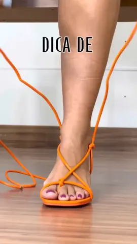 Olha essas dicas de amarração de sandália.  . #dicas #dica #truquedeestilo #moda #sandália #sandálias  #amarração  #truquesdeestilo 