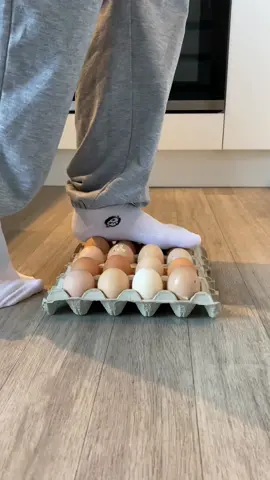 I dare you to try this 🫵🏼 I wouldn’t normally recommend standing on your food before you eat it but eggs are something else!  The arch 🥚 is an incredible shape, visible in designs and structures all around us. The egg is another example of an arch. Because our feet distribute our weight evenly across the eggs’ arched structure, we are able to stand on them without breaking any! #Science #experiment #scienceexperiment #scienceathome #scienceforkids #kidsscience #ideasforkids #letskeepkidsbusy #teacher #scienceteacher #nzteacher