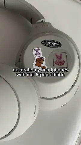 decorating my @Sony WH-1000XM4 headphones! ofc i used a bunch of k-pop stickers 🤭 guess who that dwaekki sticker was drawn by in @Stray Kids 🐷 #kpop #hurt #nwjns #skz #txt #sonyheadphones #sony #soundproof 
