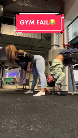 HOW COULD HE NOT SEE ME???😱🤦🏽‍♀️ #gymcreeps #gym #fyp #foryou #foryoupage #GymTok #gymgirl #gymrat #stretching #stretch #flexible #aj #model #fail #bam #awkward #sketch #funny #weird 