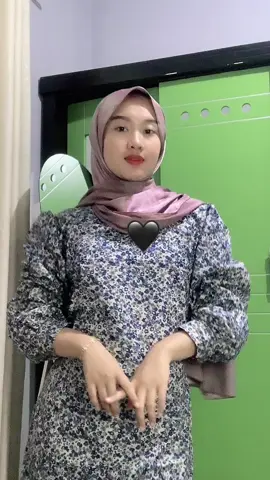 mlm minggunya ujan ya ges ya😂 dress yg aku pake 40k an aja gys🥰