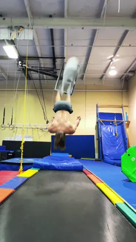 Pants went ✈️ . . #reels #foryou #explorepage #iam1stphorm #1stphorm #tricking #parkour #gymnastics #flips #movement #tumbling #ninja #athlete #Fitness #stuntdouble #trampoline #training #jump #clothing #travel 