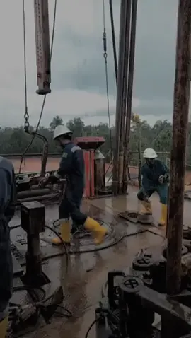 FLOORMAN work drilling 🏗️🚭 #drillingoilandgas #drilling #CapCut #oilfield #fypシ #fyp 