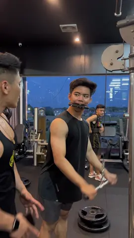 Siapa yang salah PELATIH atau MEMBERNYA ?? 😅 #pemulagym #Fitness #tiktokgym 