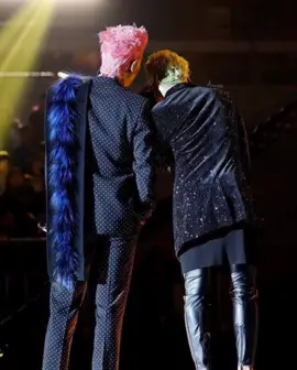 I love to see their height differences ✨ because I never see their interactions again in social media since few years ago🥲, so I just wanna keep posting about them since few back days 🤧 #doublecombo #double #combo #kpop #perfect #gtop #gdtop #gdandtop #gd #gdragon #kwonjiyong #top #bigbangtop #choiseunghyun #duo #kpop #rapper #music #guitar #accoustic #Love #fallinglove 
