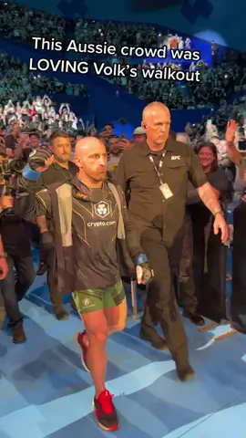 #alexandervolkanovski #volk #ufc284 #UFC #walkout #aussie #australia #perth #crowd 