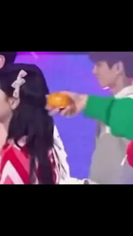 Taehyun and soobin getting oranges from seungkwan #seventeen #txt #seungkwan #soobin #taehyun 
