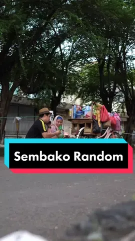 Ketemu ibu starling lagi ngelamun langsung aja kasih sembako random.