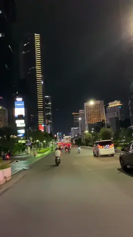 Vibes jakarta emng ga pernah gagal😌 #jakartavibes #jalanjalanmalam 