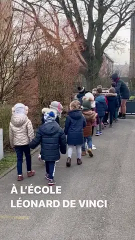 🎒 Nous rénovons toutes nos écoles, en faveur de la réussite scolaire des jeunes Maubeugeois ! 🏗️ En 2014 : la plupart des écoles étaient dans un état déplorable. Aujourd’hui : 16 d’entre elles sont rénovées, les autres le seront bientôt avec la reconstruction d’Anne Frank/Claude Debussy, les réhabilitations des écoles du Faubourg de Mons et De Joyeuse. 🌱 Rénover et mettre aux normes le patrimoine municipal, c’est aussi réduire les consommations énergétiques et améliorer les conditions d’apprentissage. #jeunes #écoles #réussite #rénovation #projets #maubeuge #maubeugemaville 