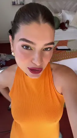 orange is gonna pop off in 2023 ok!!! trend cc @yeslydimate ✨ #makeuptransformation #makeuptransition #orangeoutfits #makeupinspo #orangeandgreen #ourfittransition #colorfuloutfitinspo #fashioninspo #makeupinspo 