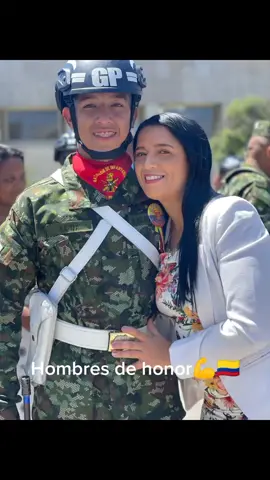 Es un honor ser parte del ejército de mi patria 🇨🇴 #parati #juramentoalabandera  #guardiapresidencial #bogota🇨🇴 #colombia🇨🇴 #fyppppppppppppppppppppppp #fypシ #fyyyyyyyyyyyyyyyy 