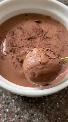 Obsessed with this 🤤🤌🏻 high protein chocolate mousse #chocolaterecipe #healthyrecipes #ketodiet #cocinafacil 