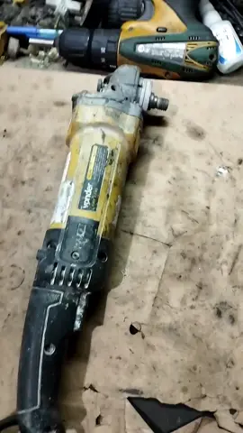 QUEBRARAM A CAIXA DE ENGRENAGEM DESSA ESMERILHADEIRA #quebrado #vonder #JAERA #video #bora 