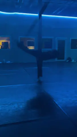 Always a vibe 🤘 📍 @thehouse_ca  Choreo: @nathan.j.lopez  #dancer #thehousedancecomplex #nathanlopezchoreo #solo #fyp #dance #dancersofTikTok 