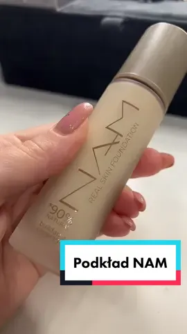 Kolejne odkrycie w szafie NAM 🖤 mój kolorek 01C-Swan #namcosmetics #podkladdotwarzy #podkladnam #dobrekosmetyki #polecanekosmetyki #BeautyTok #makijaz #cokupicwrossmannie 