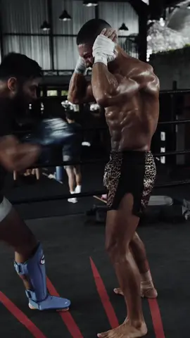 It gets more powerful the more you watch… 💥 #muaythai #kickboxing #bali #training #boxing #mmafighter #fighter #k1 #boyka #fypシ゚viral #extremesports 