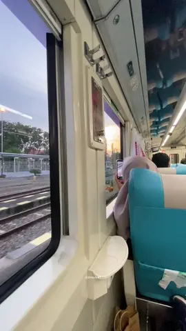 Sunset di kota madiun #keretaapi #keretaapiindonesia #keretaapikita #indonesianrailways #railfansindonesia #railfansoftiktok #daop7 #madiun #sancaka #sancakafakultatif #fyp #fypシ 