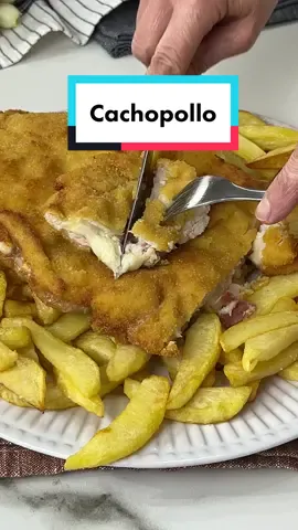 #Receta de #CACHOPOLLO: INGREDIENTES: 1 pechuga de pollo entera 3 lonchas de jamón 50 gr de queso curado Harina, huevo batido y pan rallado para rebozar Aceite para freír  Patatas para acompañar #cachopollo #annarecetasfaciles #AprendeEnTikTok 