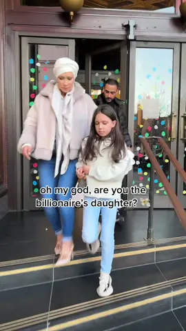 She’s going to LFW?! 😍😍😍😍 #billionairesdaughter #knightsbridge #londontiktok #knightsbridge #harrods #virallondon #londonfamous #richkids #londonfashionweek #harrodsshopping #lvv #gucci #dior 