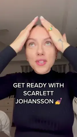 Take it from our co-founder Scarlett – this is the one product you need in your daily regimen! Now available @sephora ✨⁣ ⁣ How are you using our Boosting Oil? 👇⁣ ⁣ #theoutset #scarlettjohansson #facialoil #bodyoil #hairoil #nailoil #hydratingskincare #cleanskincare #plantbasedskincare 