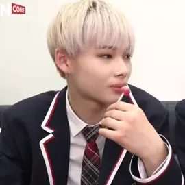since it's hearts day, i remembered this clip of ni-ki asking jungwon if receive sweets and jungwon answered he received once from a guy friend at school. he said it doesn't matter since it's just a day to receive snacks 🤍#jungwon #ni_ki #jungwonenhypen #ni_kienhypen #engene #foryoupage #foryou #fyp 